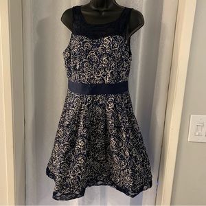 BB DAKOTA Damask Blue Dress. Sz:8